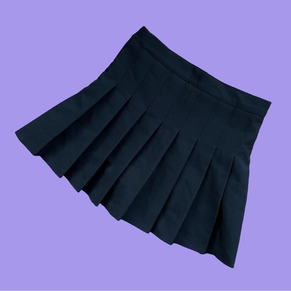 5/25$ Black pleated skirt with shorts underneath | No name - Picture 2 of 4